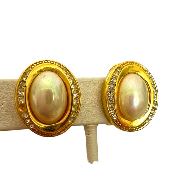 Chr. Dior Vintage Faux Pearl & Crystal Clip Earrings in Gold Plate Setting ** - Picture 13 of 13